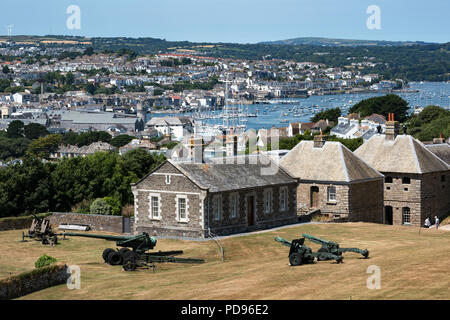 La ville de Falmouth en Cornouailles, Angleterre, Royaume-Uni, vu de Le Château de pendennis. Banque D'Images