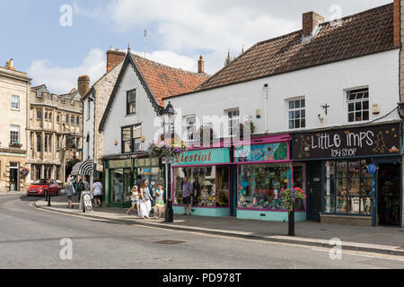 Magasins Market place, centre-ville de Glastonbury, Somerset, Angleterre, Royaume-Uni Banque D'Images