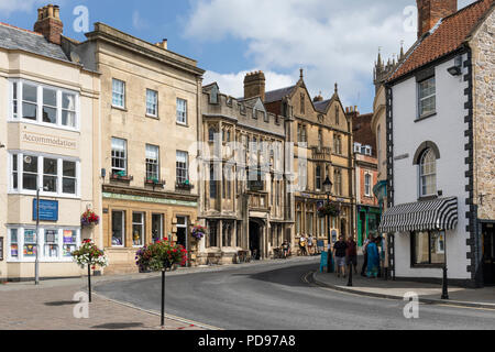 The George & Pilgrims Hotel, High Street, centre-ville de Glastonbury, Somerset, Angleterre, ROYAUME-UNI Banque D'Images