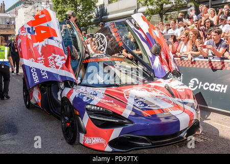 Covent Garden, Londres, Royaume-Uni. 05/08/2018. McLaren 720S avec un Union Jack vinyl wrap feuilles au début de la 2018 Gumballl 3000 rallye. Banque D'Images