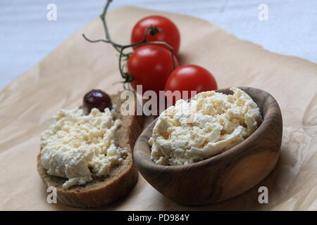 Ensemble de fromage blanc et tomates cerises Banque D'Images