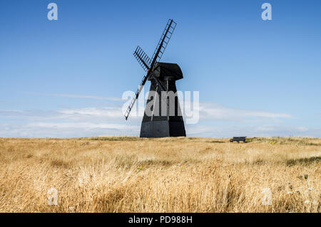 Moulin de balise (ou nouveau moulin) - un smock mill à Rottingdean, East Sussex sur une journée ensoleillée Banque D'Images