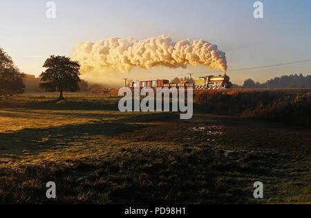 61306 passe bavures sur un fret sur l'East Lancs Railway 21.10.12. Banque D'Images