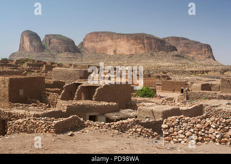 Rock construit des maisons dans la zone de Hombori, au Mali Banque D'Images