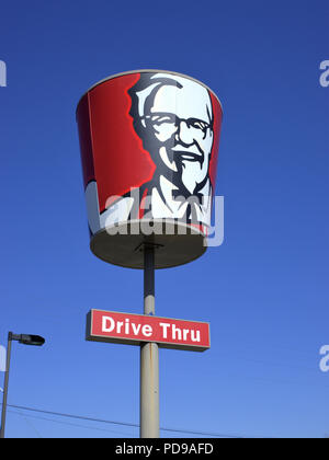 KFC Drive par poteau de signalisation en ville australienne de Casino en Nouvelle Galles du Sud le 6 août 2018. Rédaction d'illustration uniquement. Banque D'Images