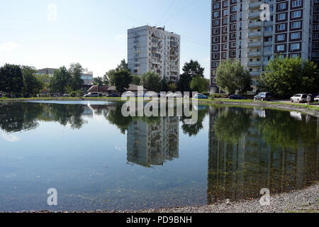 Moscou, Russie - CIRCA JUILLET 2018 Vacances buildingsnear Novogireevo métro Banque D'Images