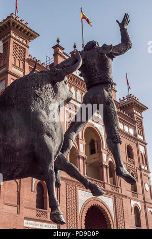 Statue en bronze de rendre hommage au torero Jose Cubero Yiyo dans l'arène de las ventas de Madrid, Espagne Banque D'Images