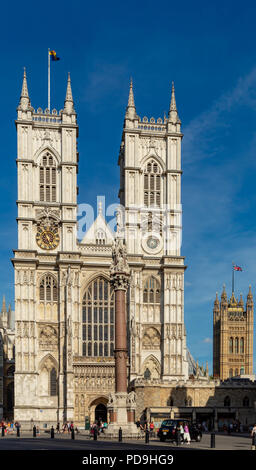 Angleterre Londres, 04 août 2018 Les deux tours de la façade ouest de l'abbaye de Westminster, site traditionnel du couronnement des monarques britanniques depuis 10 Banque D'Images