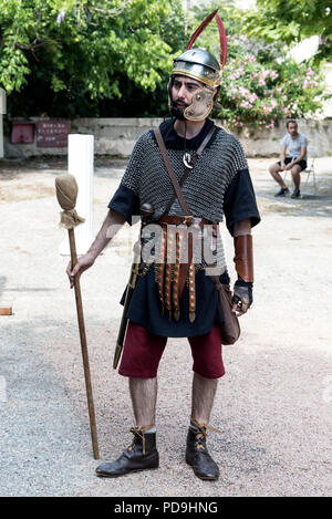 Un légionnaire romain Centurion prenant part à une bataille re-enactment pendant un week-end de l'événement historique qui a eu lieu à l'intérieur des murs de la citadelle d'Ajaccio à Ajaccio o Banque D'Images