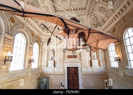 Avion III, l'avion de chauve-souris steampunk du Musée des Arts et métiers de Paris, France Banque D'Images