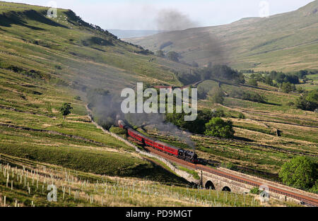 45690 Leander chefs passé sur viaduc Aisgill 5.6.18 avec un tour. Dalesman retour Banque D'Images