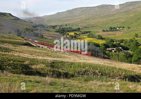 45690 Leander chefs passé sur viaduc Aisgill 5.6.18 avec un tour. Dalesman retour Banque D'Images