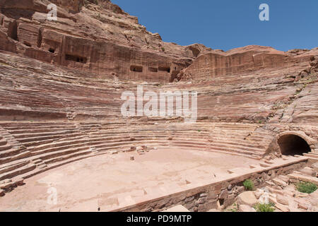 Rock-cut théâtre romain, Petra, Jordanie Banque D'Images