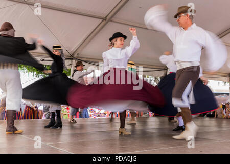 Alcala, Tenerife, Canaries. 30 mai 2018. Musiciens et danseurs de groupes folkloriques locales effectuant la chanson traditionnelle et de la danse dans l'trad typique Banque D'Images