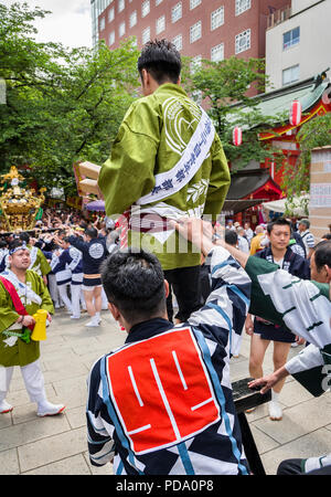 L'île de Honshu, Japon, Tokyo, Kanto, Hanazono Shrine Grand Festival. Banque D'Images