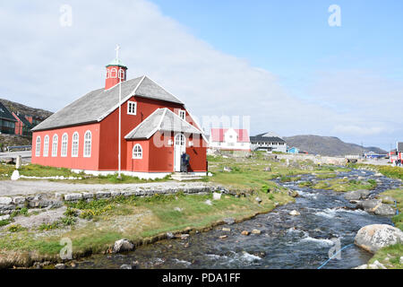 L'église et de l'eau, Qaqortoq (Groenland). Juillet, 2018 Banque D'Images