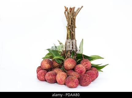 Un tas de litchi isolé sur fond blanc Banque D'Images