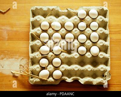 Oeufs fermiers frais dans une boîte Banque D'Images