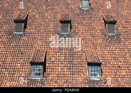 Gdansk Grand Moulin, détail de la toiture pantile du grand moulin à eau, construit en 1385 par les Chevaliers Teutoniques à Gdansk, en Pologne, la Poméranie. Banque D'Images