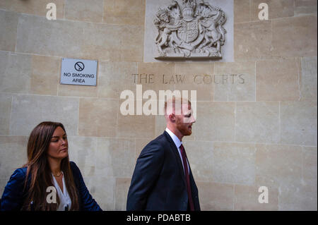 Angleterre cricketer Ben Stokes arrive à Bristol Crown Court pour la troisième journée de son procès où il est accusé d'échauffourée à l'extérieur d'une discothèque de Bristol. Banque D'Images