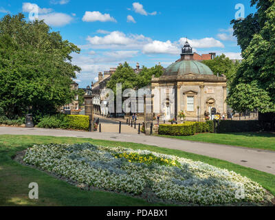 La pompe royale Prix ancien établissement thermal maintenant un musée de Valley Gardens Harrogate North Yorkshire Angleterre Banque D'Images