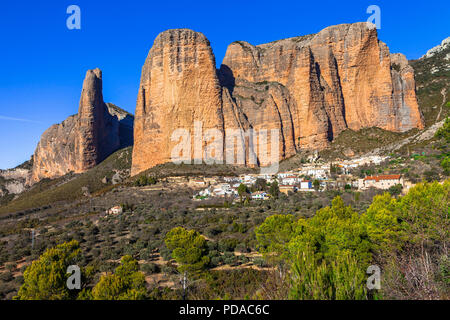 Les roches uniques à Mallos de Riglos, Aragon, Espagne. Banque D'Images