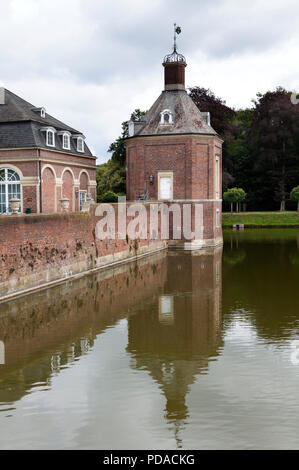 Petite salle de conférence de la FHF NRW, un collège pour les inspecteurs des impôts, de douves Nordkirchen Palace, Allemagne Banque D'Images