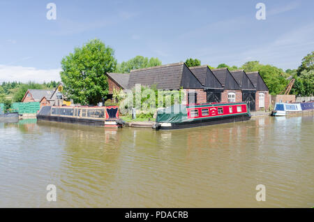 Tardebiige nouveau quai sur le Canal de Worcester et Birmingham à Tardebigge à Worcester.Le vol de 30 est le plus long du Royaume-Uni. Banque D'Images