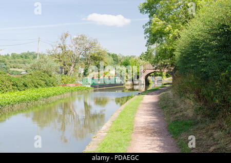 15-04 amarré sur le Canal de Worcester et Birmingham à Tardebigge à Worcester.Le vol de 30 est le plus long du Royaume-Uni. Banque D'Images