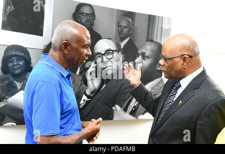 Neil Kenlock avec Son Excellence M. Seth George Ramocan à toutes les attentes : les fantômes de l'Black British Leaders communautaires dans les années 60 et 70. L'exposition de Neil's travail peut être vu à la Black Cultural Archives à Brixton, Londres. Banque D'Images