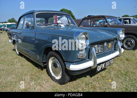 Un 1966 Triumph Herald 1200 classic car sans rouler sur l'affichage à Torbay, juste à vapeur Churston, Devon, England, UK Banque D'Images