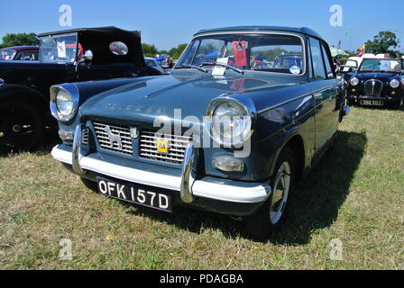 Un 1966 Triumph Herald 1200 classic car sans rouler sur l'affichage à Torbay, juste à vapeur Churston, Devon, England, UK Banque D'Images