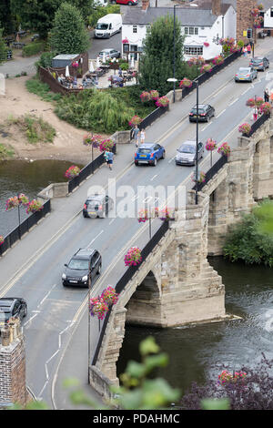 Pont sur la rivière Servern, Bridgnorth, Shropshire, Royaume-Uni En 2018, prise du château à pied. Banque D'Images