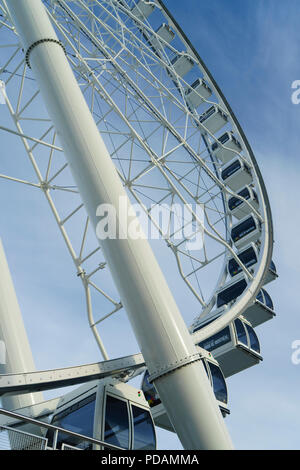 La roue d'observation de Montréal dans le Vieux Port, Montréal, province de Québec, Canada. Banque D'Images