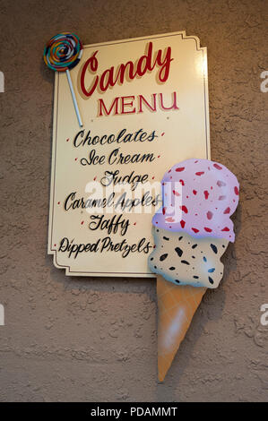 Signer pour une boutique qui vend des glaces et des bonbons au USA. Banque D'Images