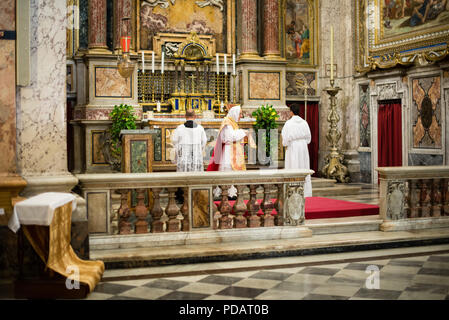 Rome - 7 septembre 2017 - célébration de la Sainte Messe vetus ordo, Messe en latin, dans les jours du pèlerinage Summorum pontificum recensement décennal. Banque D'Images