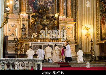 Rome - 7 septembre 2017 - célébration de la Sainte Messe vetus ordo, Messe en latin, dans les jours du pèlerinage Summorum pontificum recensement décennal. Banque D'Images