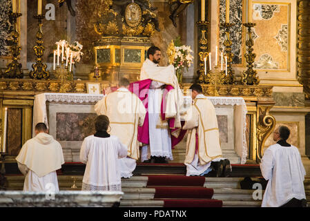 Rome - 7 septembre 2017 - célébration de la Sainte Messe vetus ordo, Messe en latin, dans les jours du pèlerinage Summorum pontificum recensement décennal. Banque D'Images