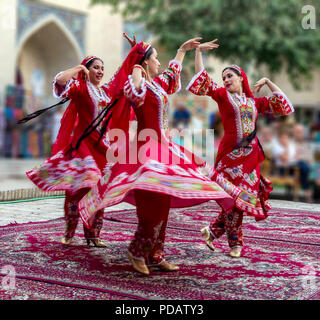 Danses traditionnelles ouzbek Banque D'Images