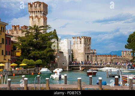 Château Scaliger, monument de Sirmione, Lac de Garde, Lombardie, Italie Banque D'Images