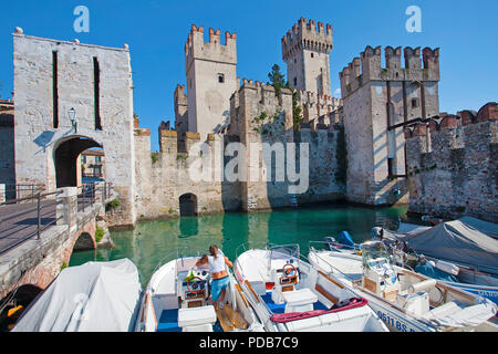 Château Scaliger, monument de Sirmione, Lac de Garde, Lombardie, Italie Banque D'Images