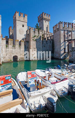 Château Scaliger, monument de Sirmione, Lac de Garde, Lombardie, Italie Banque D'Images