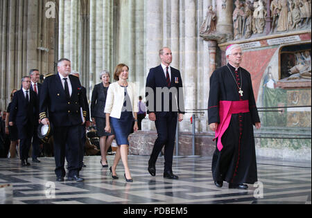 Le duc de Cambridge avec Madame Florence Parly, Ministre des Forces armées de la France, à la Cathédrale d'Amiens, France, comme il arrive pour le service à l'occasion du centenaire de la bataille d'Amiens et de l'offensive des Cent Jours' qui a été un point décisif de la Première Guerre mondiale. Banque D'Images