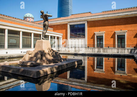 Monument en hommage à Juan Crisóstomo de Arriaga par le sculpteur Francisco Durrio de Madrón, Museo de Bellas Artes ou musée des Beaux-Arts, Bilbao, Espagne Banque D'Images