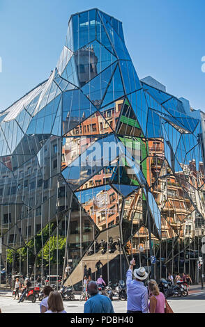 Osakidetza bâtiment. Le bâtiment du siège du ministère de la santé Basque Osakidetza, par Coll-Barreu Arquitectos. Bilbao, Pays Basque. Espagne Banque D'Images