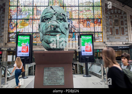 De la gare Abando avec Indalencio Prieto buste par Lucas Alcalde, Bilbao. Espagne Banque D'Images