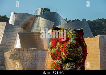 Le coucher du soleil, chiot par Jeff Koons, collection du musée, Musée Guggenheim, Bilbao, Espagne Banque D'Images