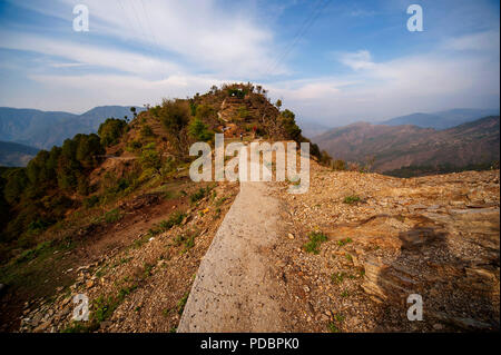 Au village de selle Tulla Kote sur Tallas des repas, l'emplacement a été rendu célèbre par Jim Corbett dans le livre le Temple Tiger, collines du Kumaon, Uttarakhand, Inde Banque D'Images