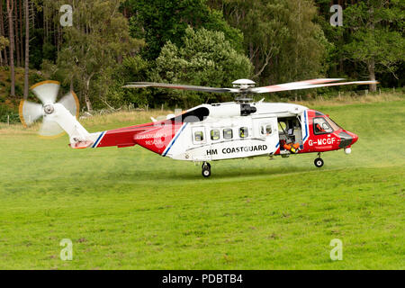 HM Hélicoptère des garde-côtes a photographié à l'ouest de Inverness. Sikorsky S-92-G inscription MCGF. Banque D'Images
