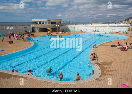 Les piscines publiques en plein air près de la plage de Trouville-sur-Mer, Normandie, France Banque D'Images